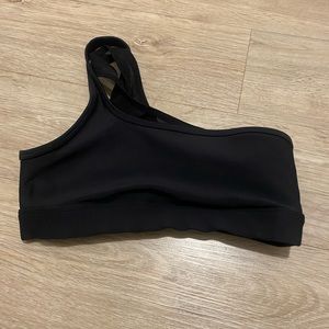 One shoulder black alo sports bra